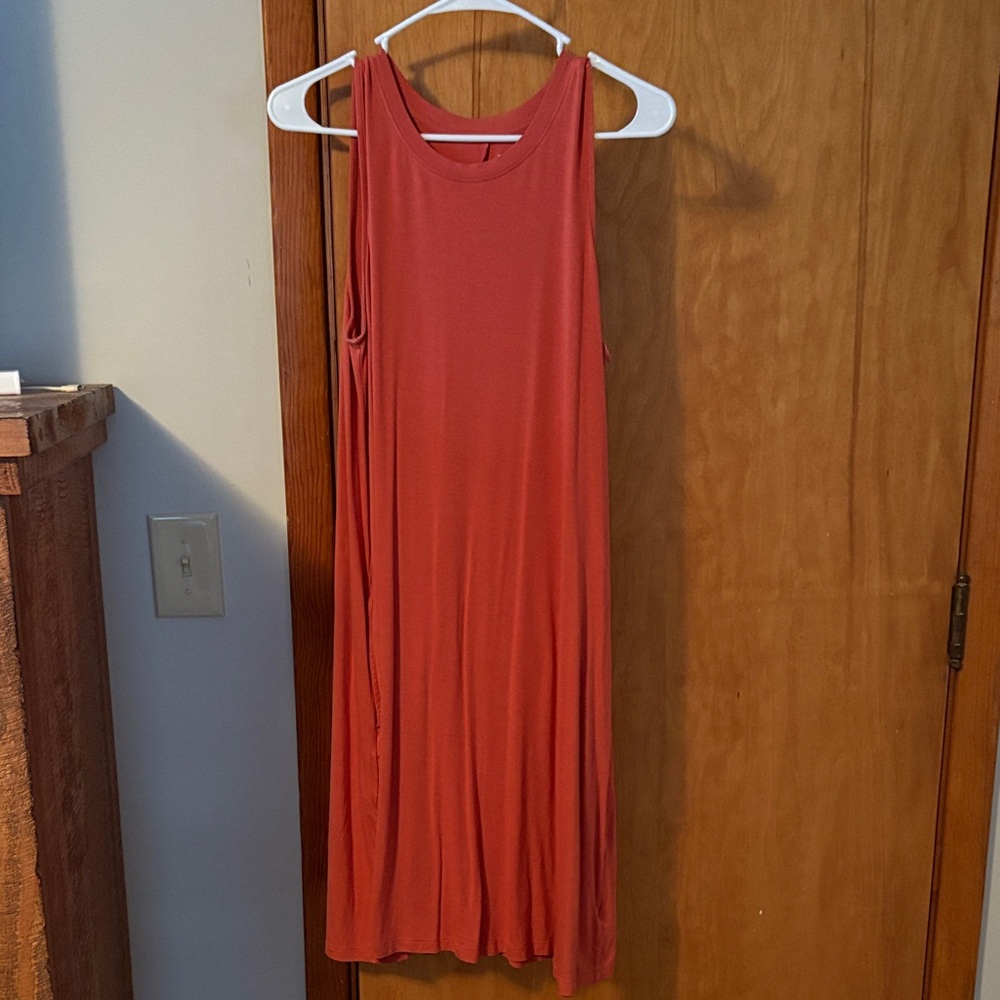 Time and Tru Sleeveless Rust Midi Dress